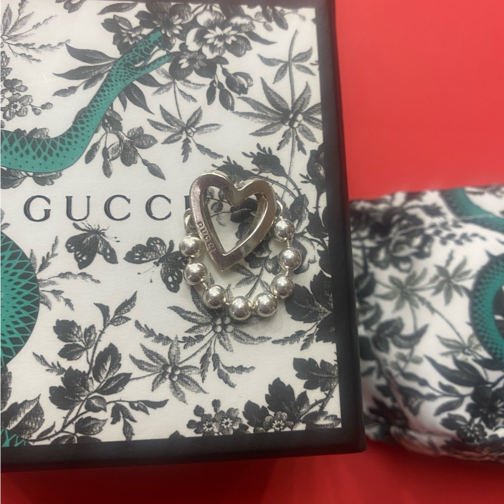 Size 6 Gucci ring flexible heart MSRP $400